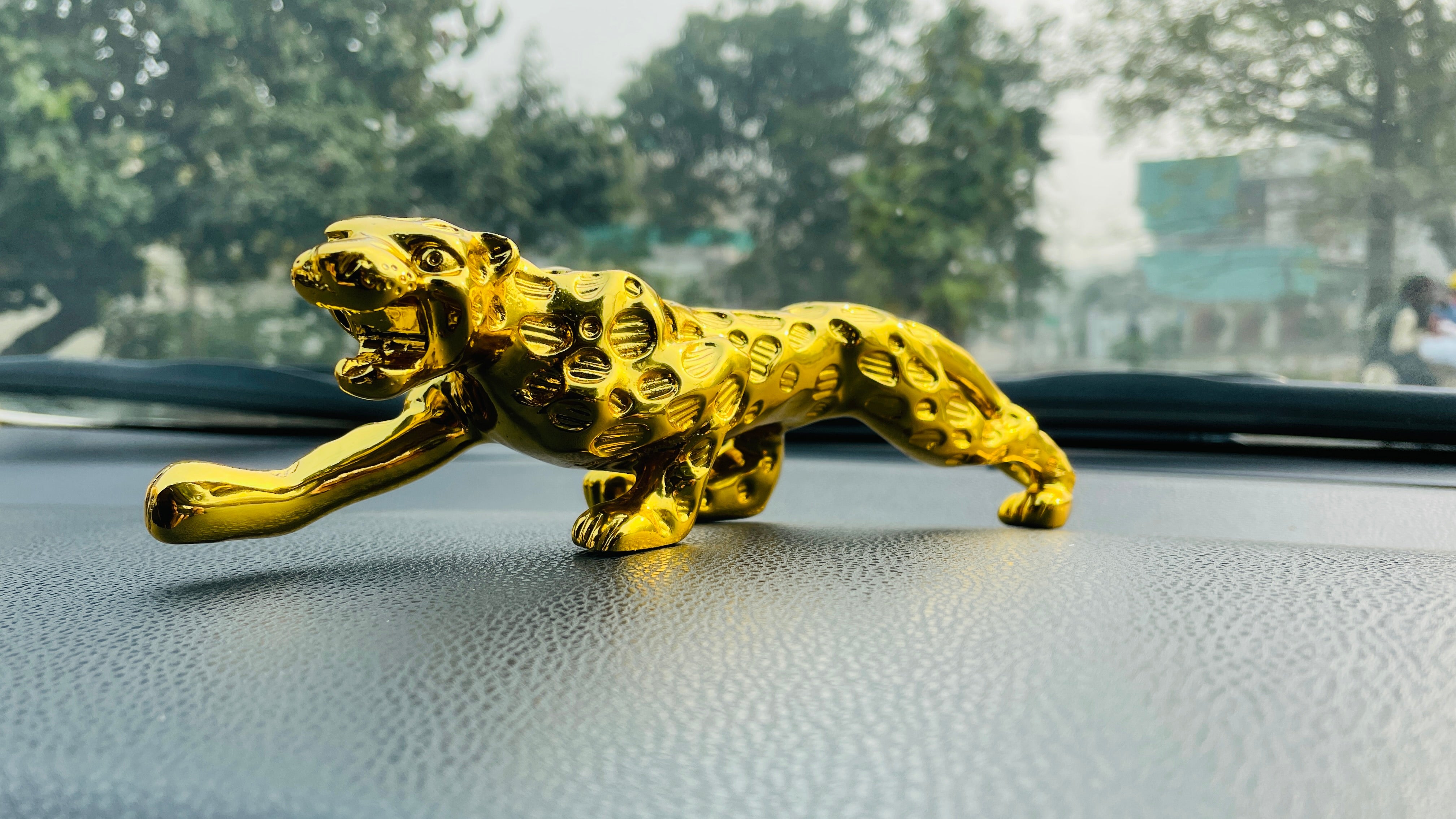 golden panther show piece