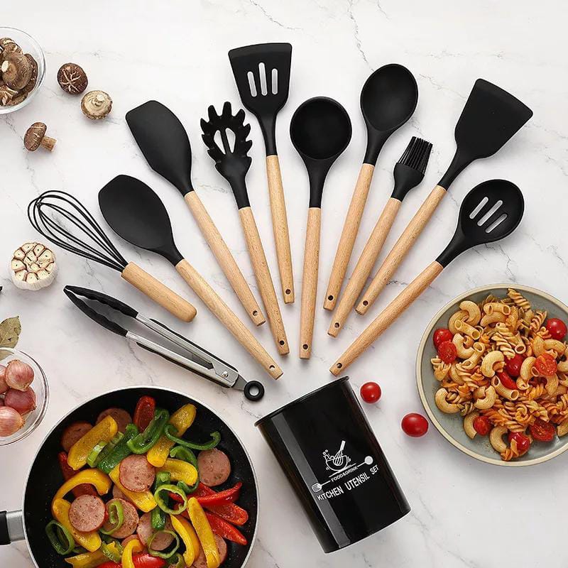 12 pcs set Wooden Handle Silicone Kitchen Utensils With Storage Bucket High Temperature Resistant And Non Stick Pot Spatula Spoon( random color )